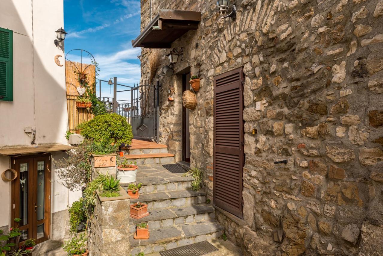 La Luna Nel Castello Vezzano Ligure Dış mekan fotoğraf